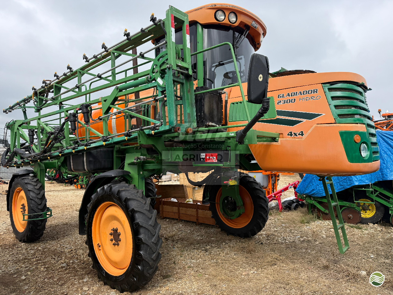 PULVERIZADOR STARA GLADIADOR 2300 Tração 4x4 Agrimaq Máquinas Agrícolas - Stara ARAUCARIA PARANÁ PR